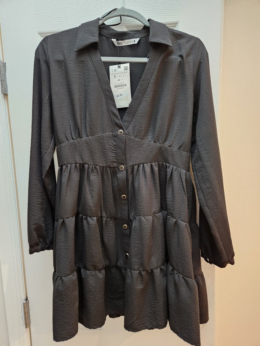 Zara Black tiered V-neck button dress